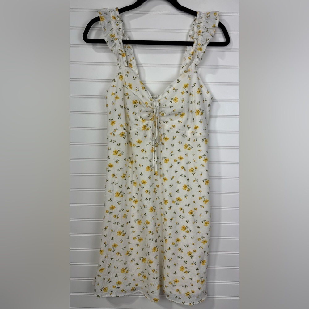 Bar III juniors white and yellow floral mini dress. Size small. NWT